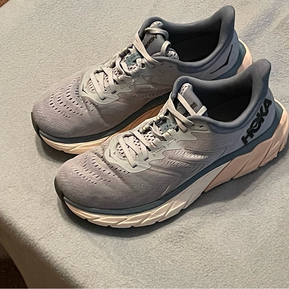 Set of blue women’s Hoka  shoes, size 10  ARAHI 5 Hoka One One